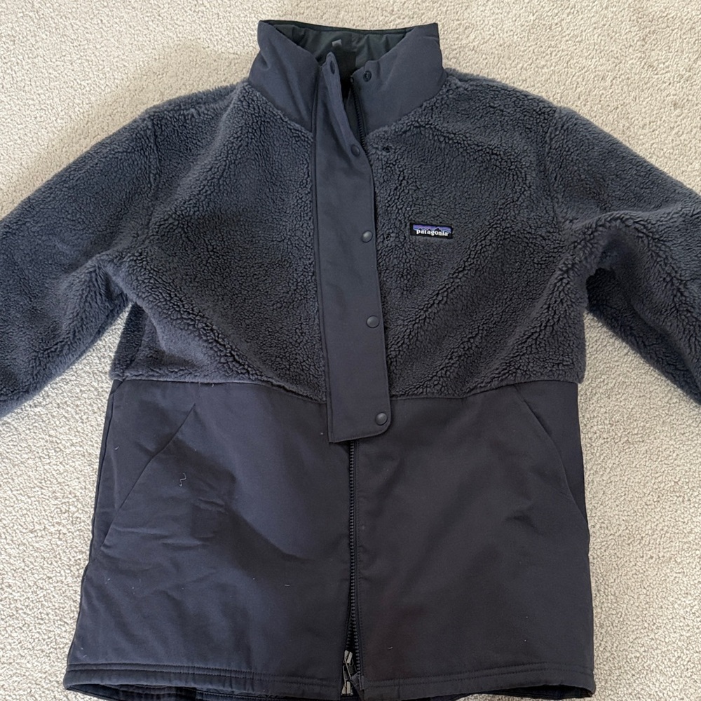 NWOT Patagonia Charcoal Fleece Jacket size Medium